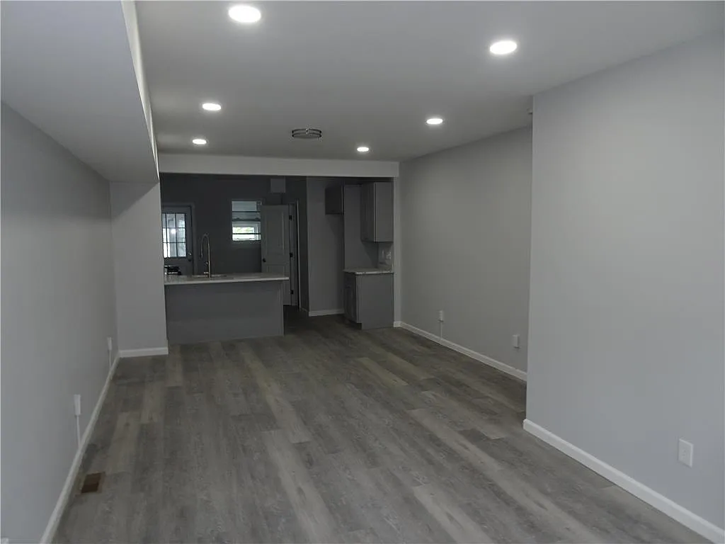 3 bed, 1.5 bath, 1456 sqft, $1,950 — Photo 2