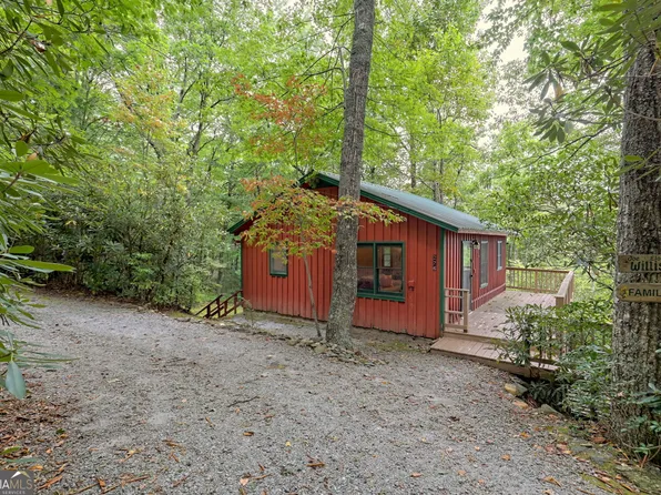 226 Spring Lake Dr, Dillard, GA 30537