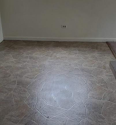 4th image of 904 E Garfield St #2