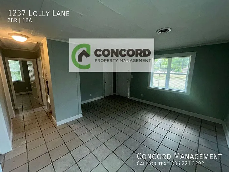 1237 Lolly Ln — Photo 4