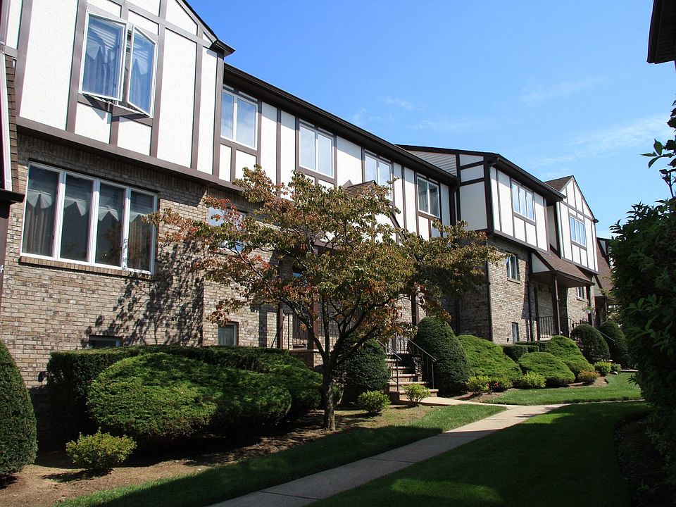 1st image of 65 Canterbury Ln