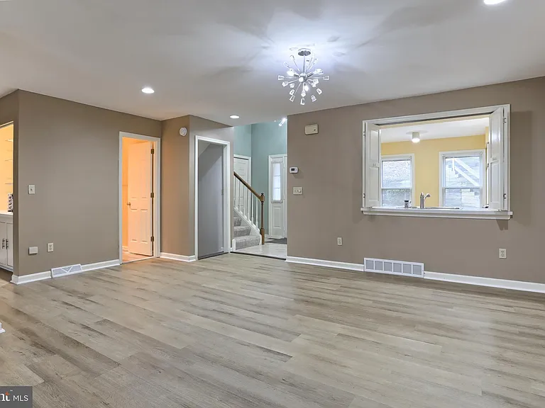 1127 Wicklow Ct — Photo 9