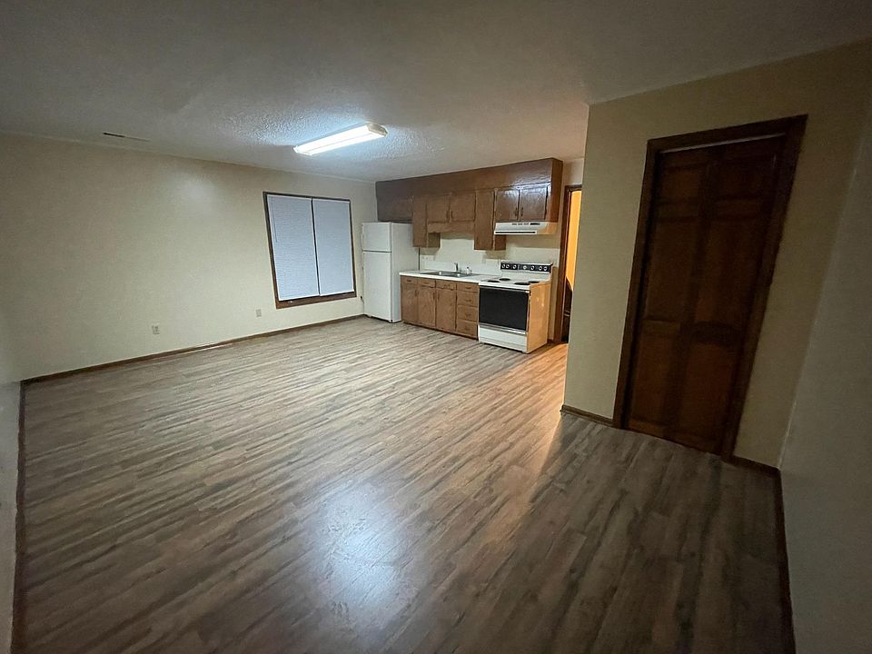 Kitchen, pantry, eating area
