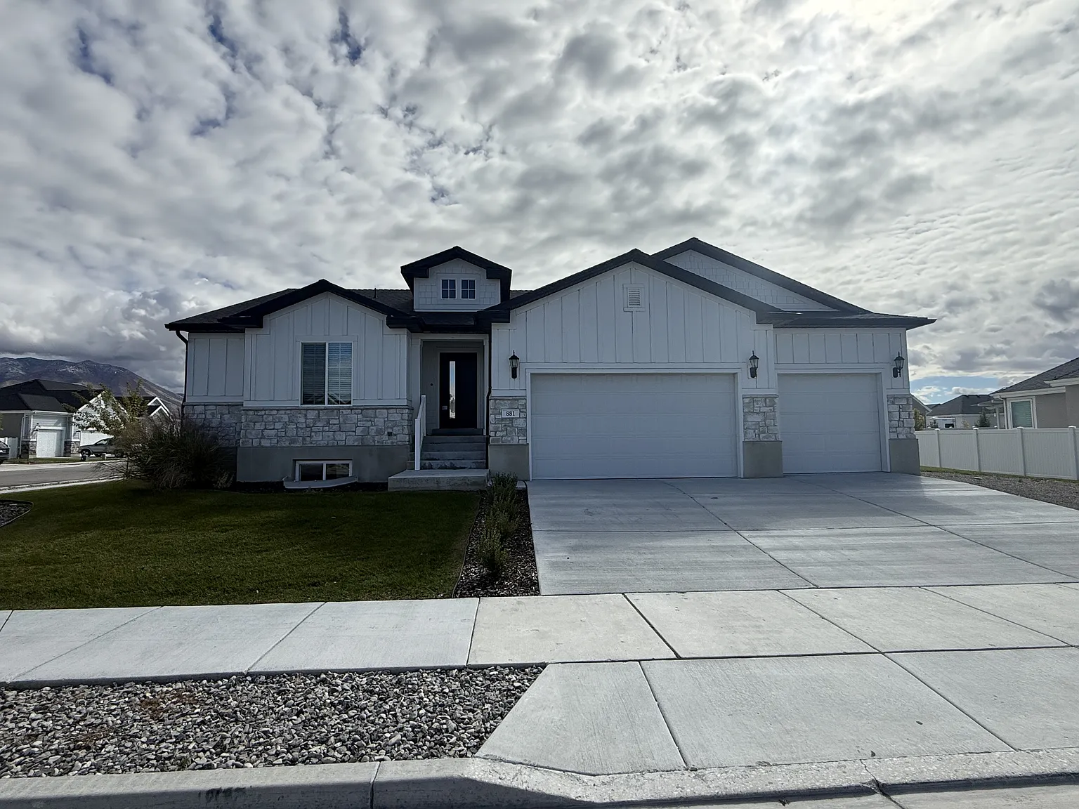 881 West Sagewood Drive - 1 — Photo 1