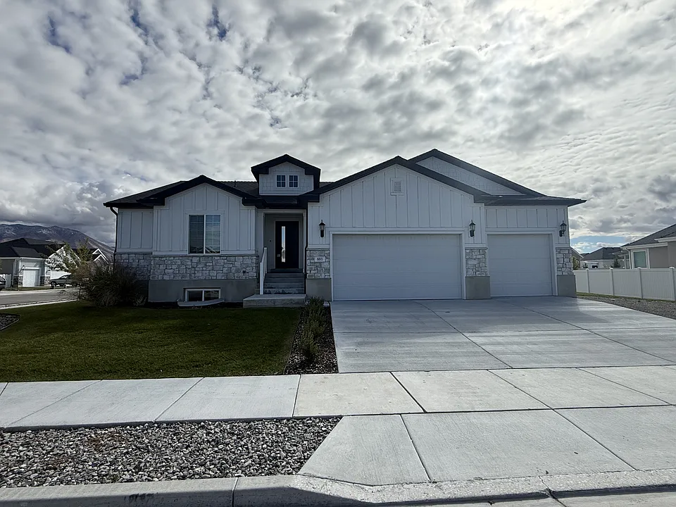 881 W Sagewood Dr