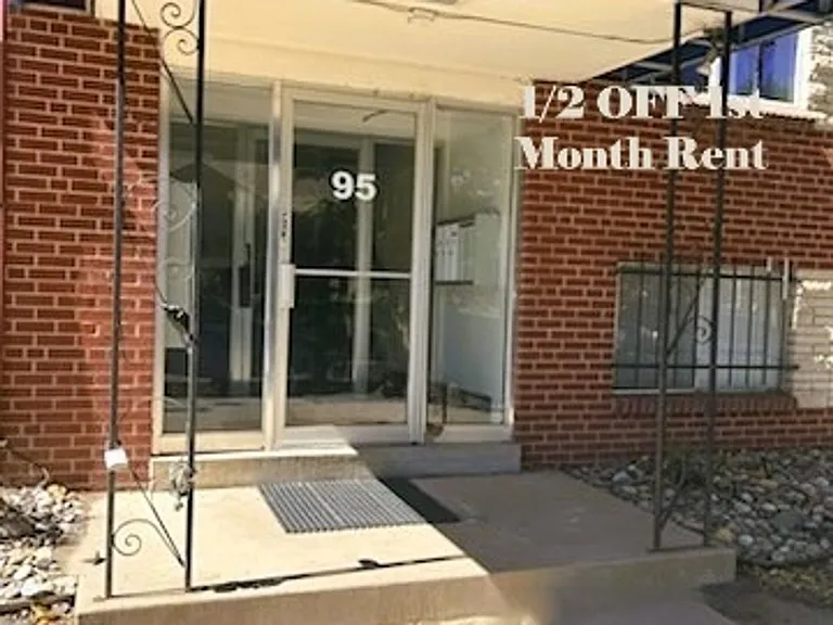 95 N Clarkson St Carolyn Arms Apartments — Photo 1