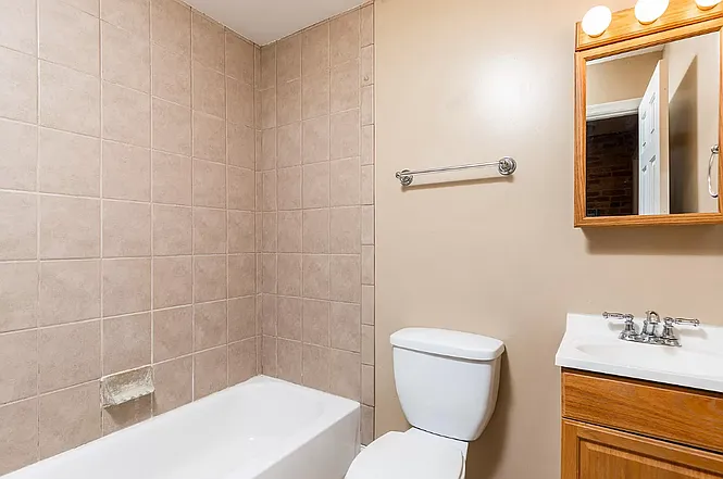 1262 Glyndon Ave — Photo 3