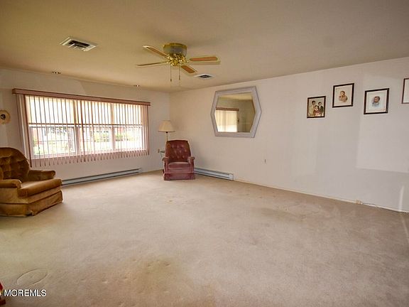 5th image of 912B Dumbarton Drive