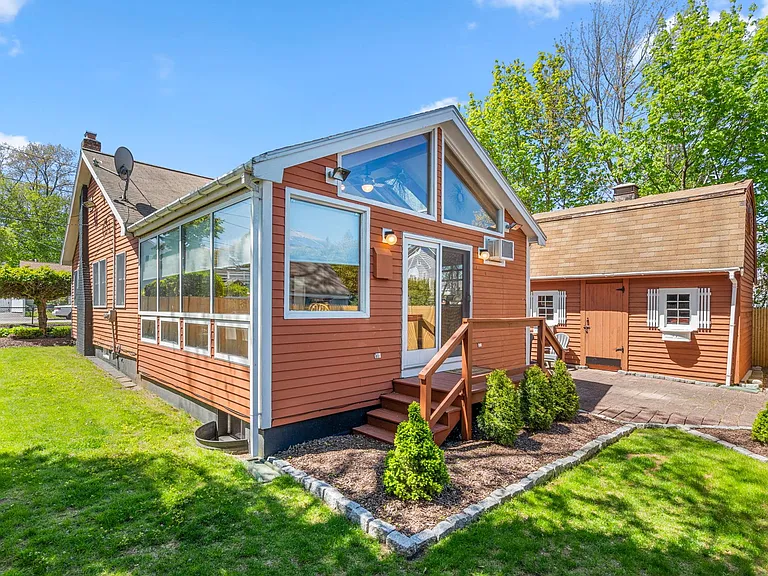 166 Albatross Rd — Photo 2