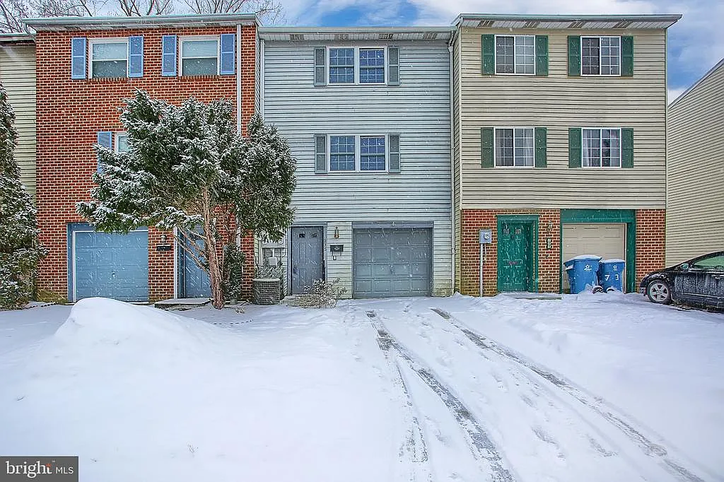 275 Penn St photo 1
