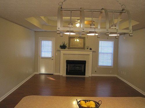 4th image of 176 Lakepointe Ct