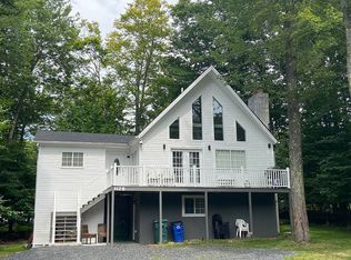 8512 Hillcrest Dr, Tobyhanna, PA 18466