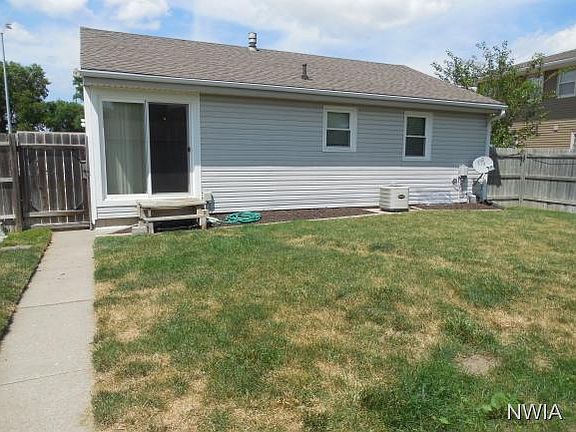 5th image of 400 E 18th St