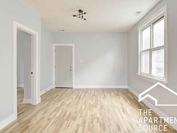 4th image of 1626 North Washtenaw #2R