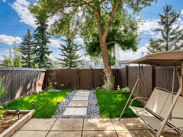 117 Tudor Ln NW, Edmonton, AB T6J 3T5