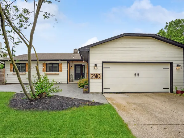 2310 Yorkshire Dr, Cedar Falls, IA 50613