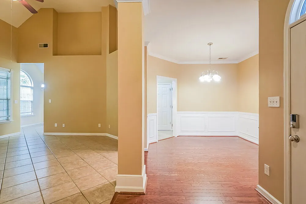 3 bed, 2.0 bath, 1594 sqft, $1,945 — Photo 3