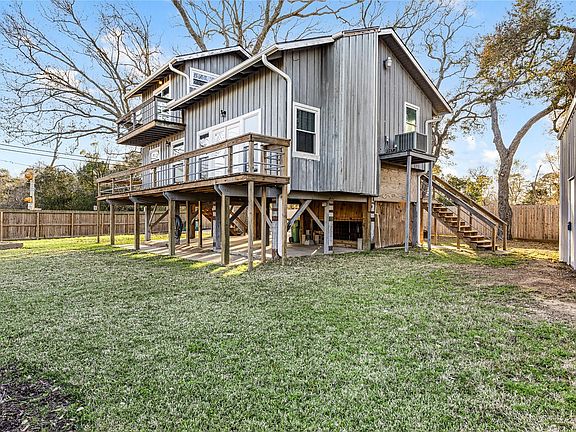 5th image of 702 E Meyer Rd