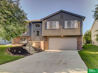 11812 Bauman Ave, Omaha, NE 68164