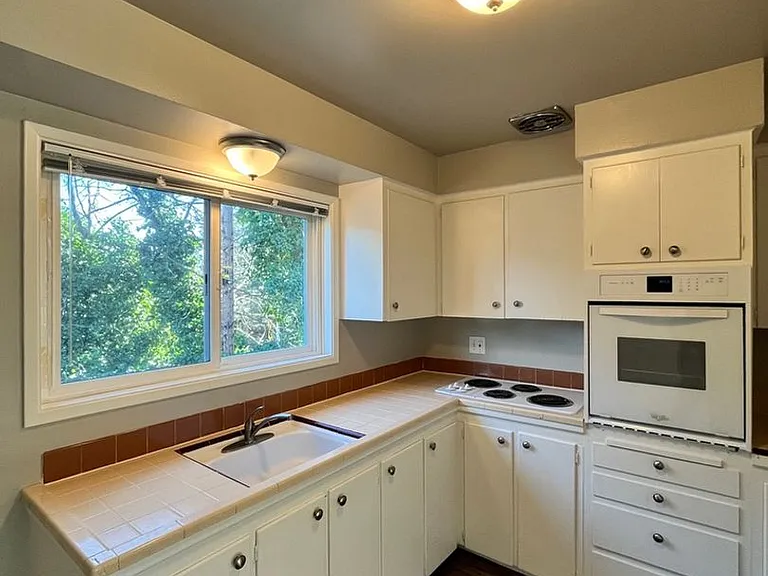 The Rivercrest Apartments by Star Metro — Photo 29