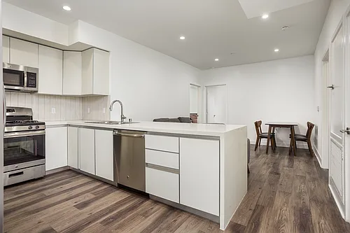 Floor plan 4 Bed 3 Bath - 1322 sqft