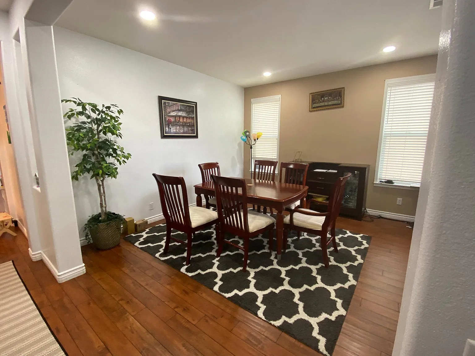 3 bed, 2.5 bath, 2073 sqft, $4,000 — Photo 2