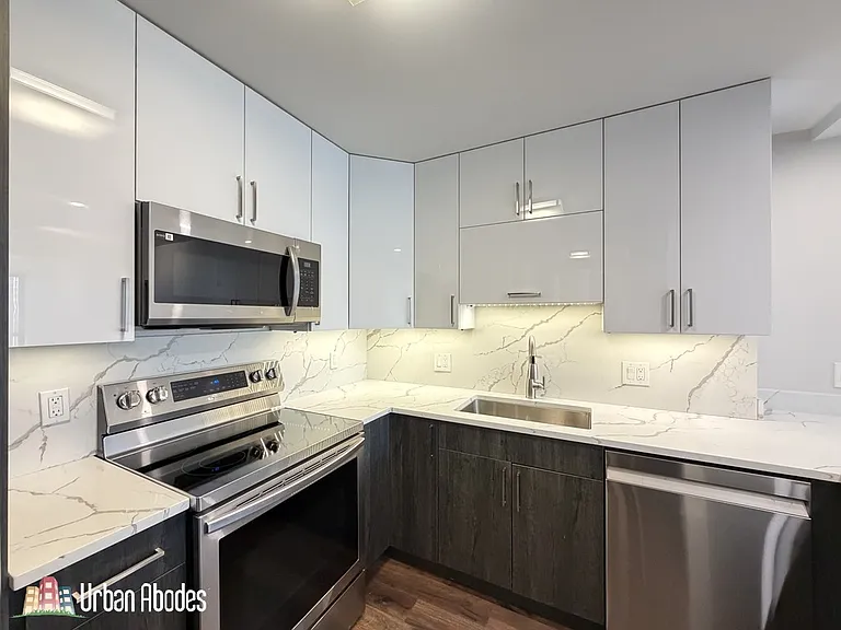 1030 N State St #12K — Photo 8