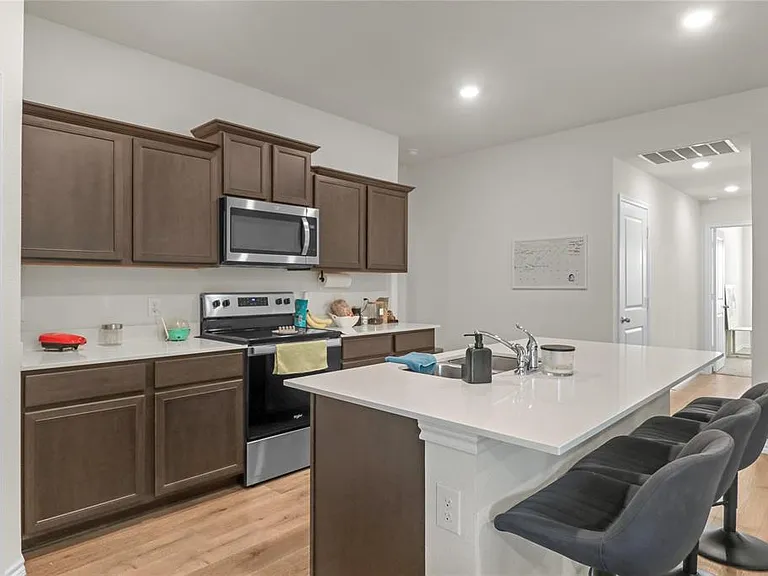 2907 Hadley Dr — Photo 10