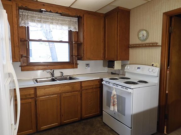 3rd image of 3288 31st St SW