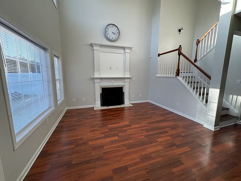 242 Tadcaster Ct — Photo 4