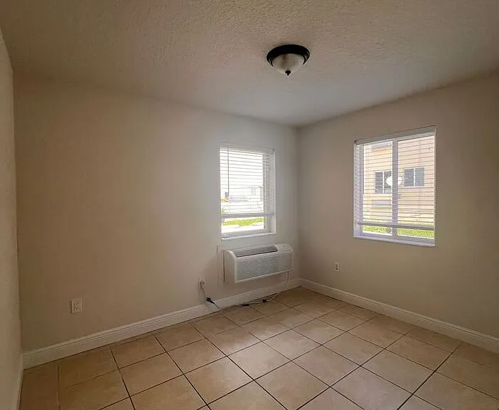 31 Menores Ave #2 — Photo 9