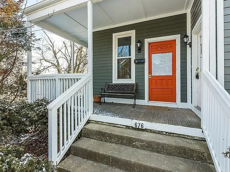 676 Headley Ave — Photo 2