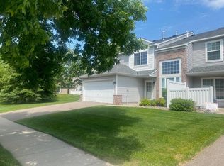 312 Wagon Wheel Ln, Chaska, MN 55318