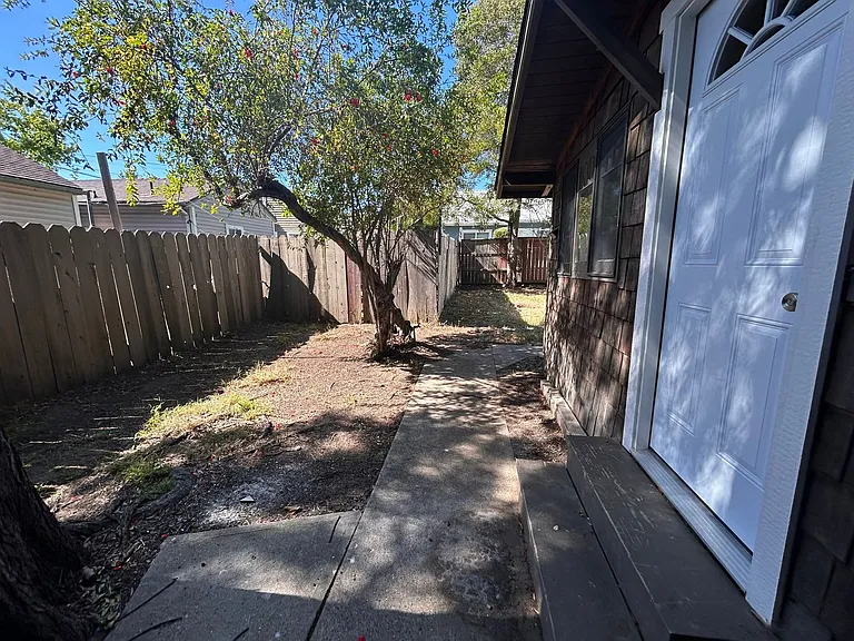 1212 Twenty Fredericks 390 Ptwy — Photo 2