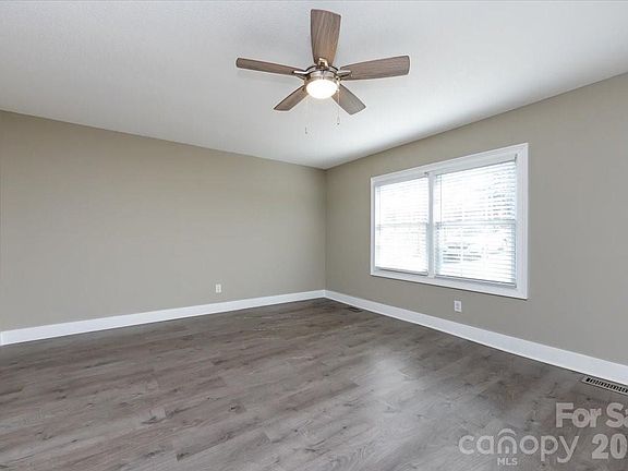 5th image of 406 Robinson Clemmer Rd