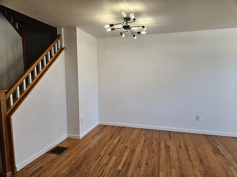 1927 Halfmoon Cir — Photo 6