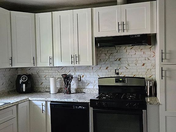 3rd image of 102 Batiste Garden Cir