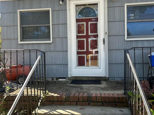 541 Beacon Avenue, Lindenhurst, NY 11757