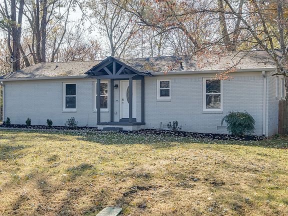 3rd image of 223 Oak Dr