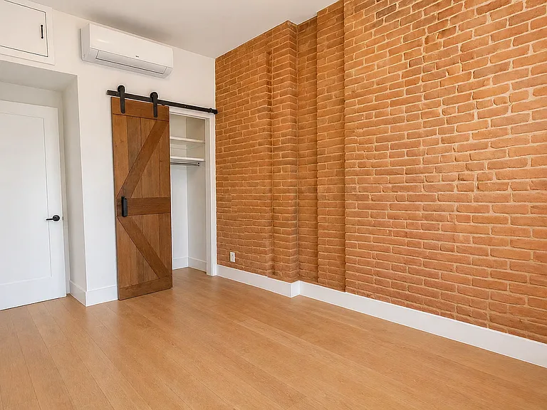 1586 De Kalb Ave #2E — Photo 3