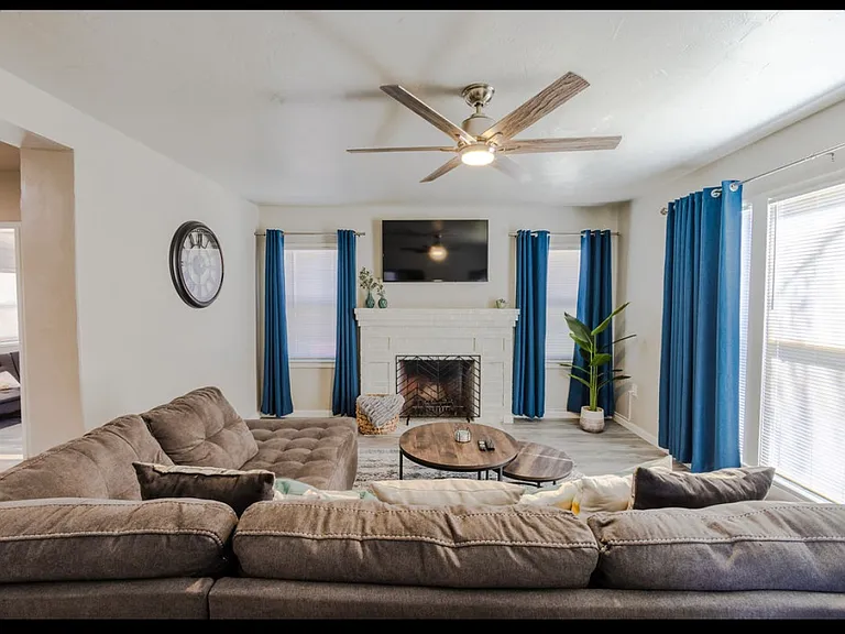 318 W Florinda St #A — Photo 6