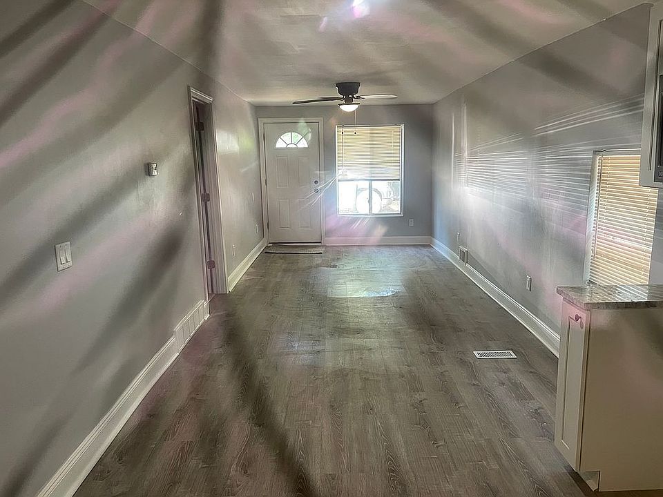 1st image of 3172 Brisbane Ave
