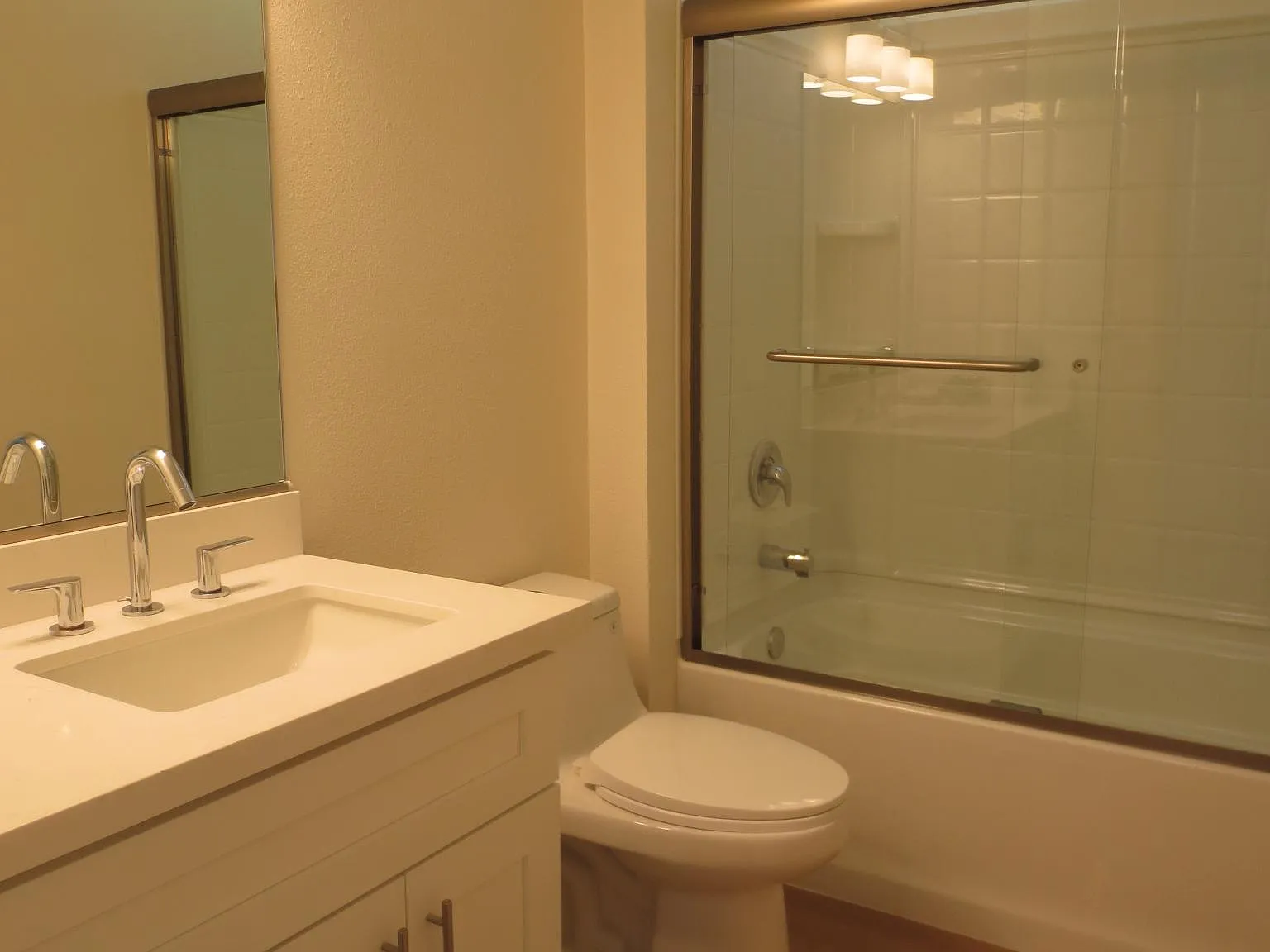 2 bed, 1100 sqft, $2,375 — Photo 4