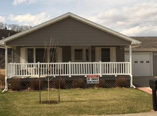 510 Sandy Point Rd, Harpers Ferry, IA 52146