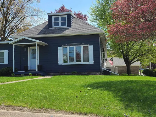 302 Walnut St, Monona, IA 52159