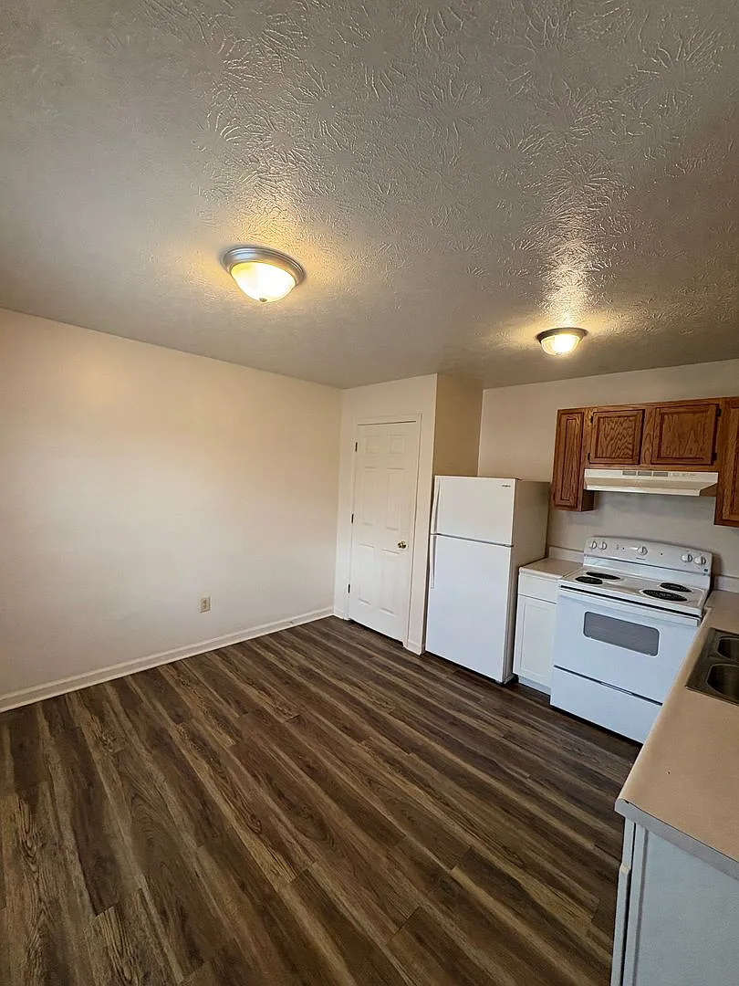 Building Photo - 467 Darley Crk