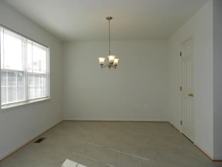 105 Merrill Ct — Photo 6