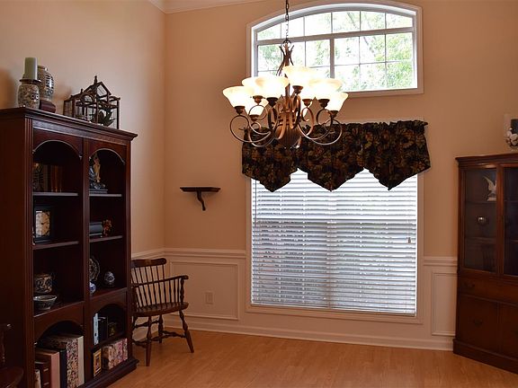 4th image of 516 Saint Marlo Dr