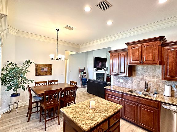 2nd image of 808 Applewood Trl