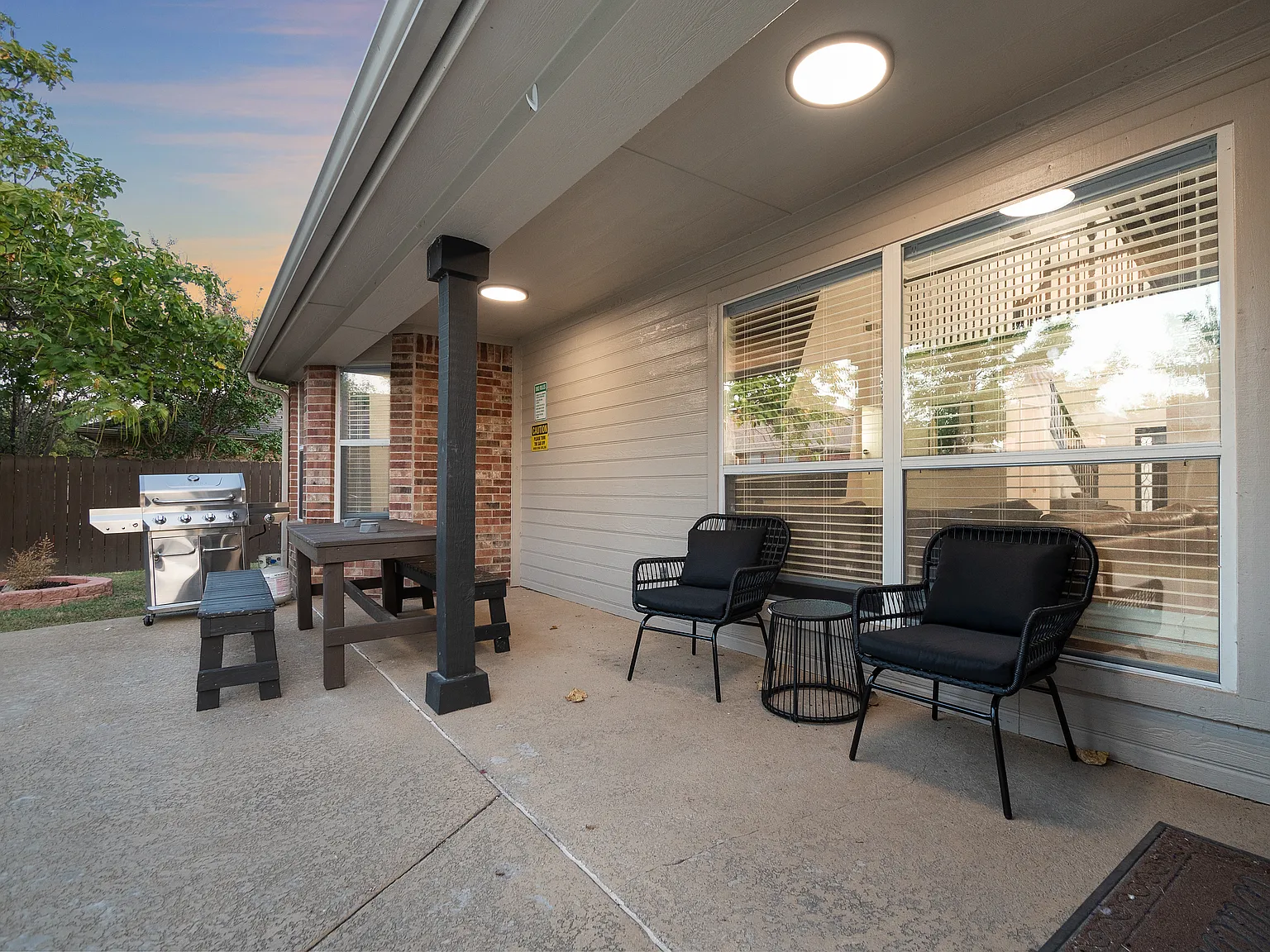 5 bed, 2.5 bath, 3015 sqft, $10,000 — Photo 2
